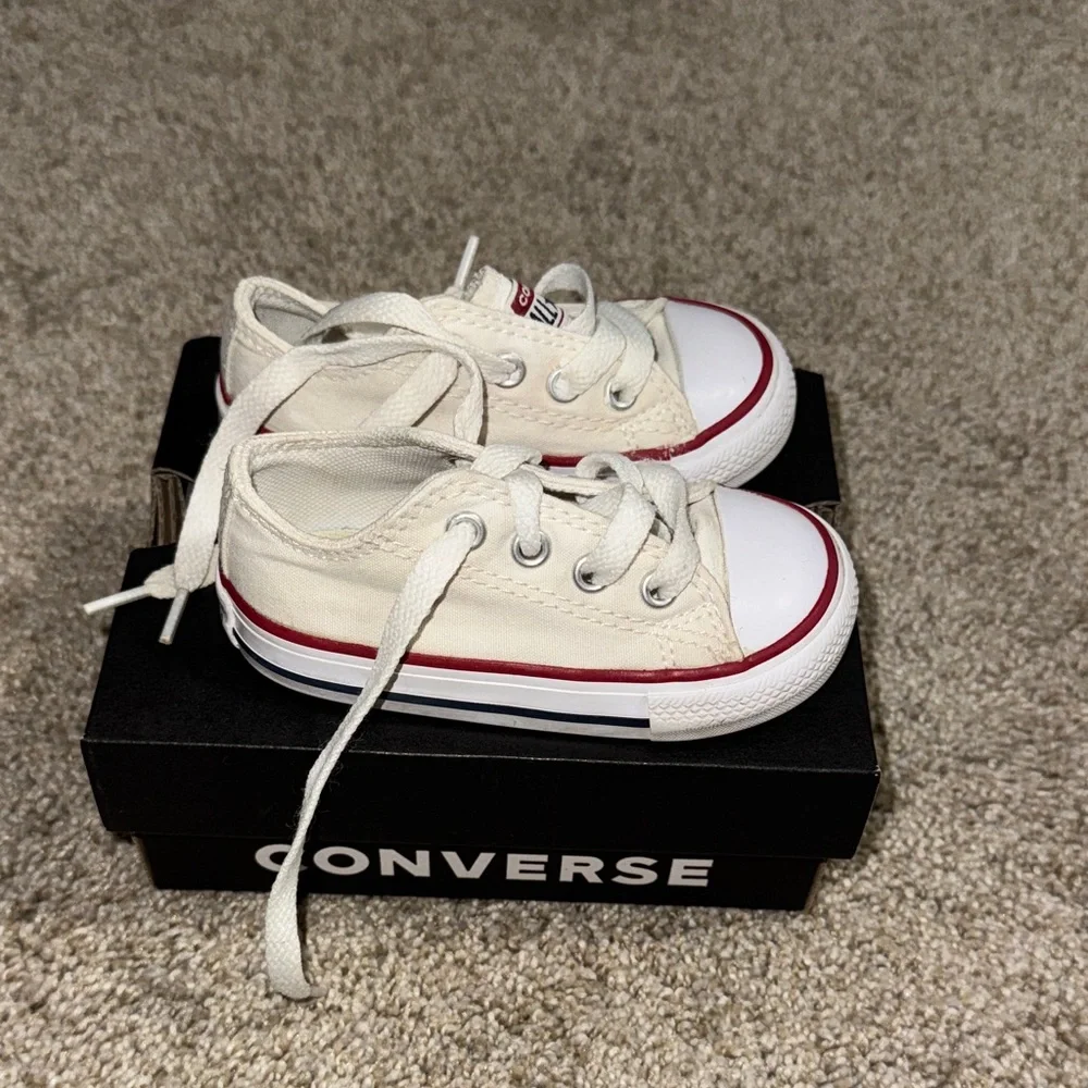 Size 5 Toddler Girl’s White Low Top Converse Shoes with Box